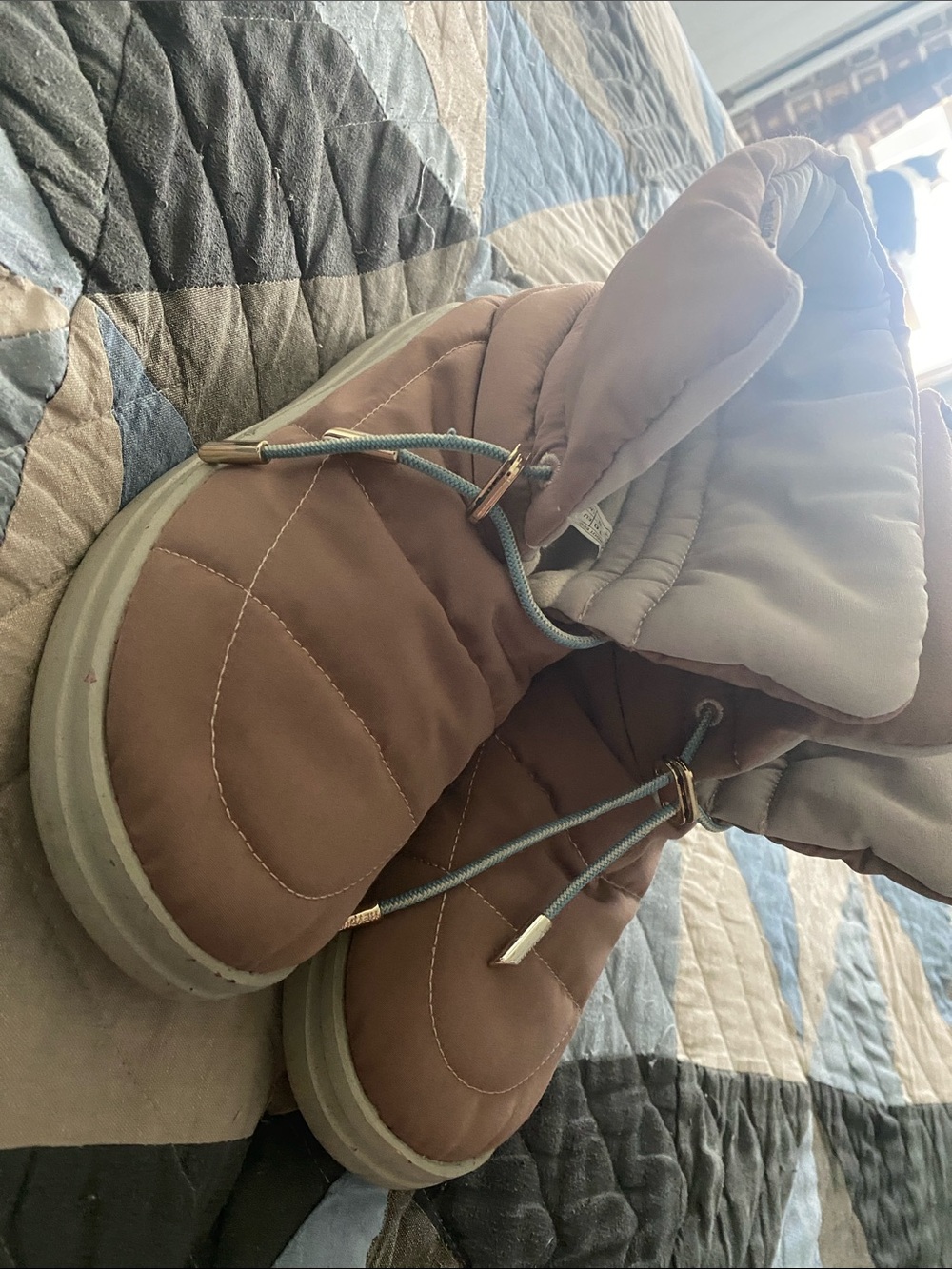 Hey Dude Quilted Puffer Ankle Boots in Mauve